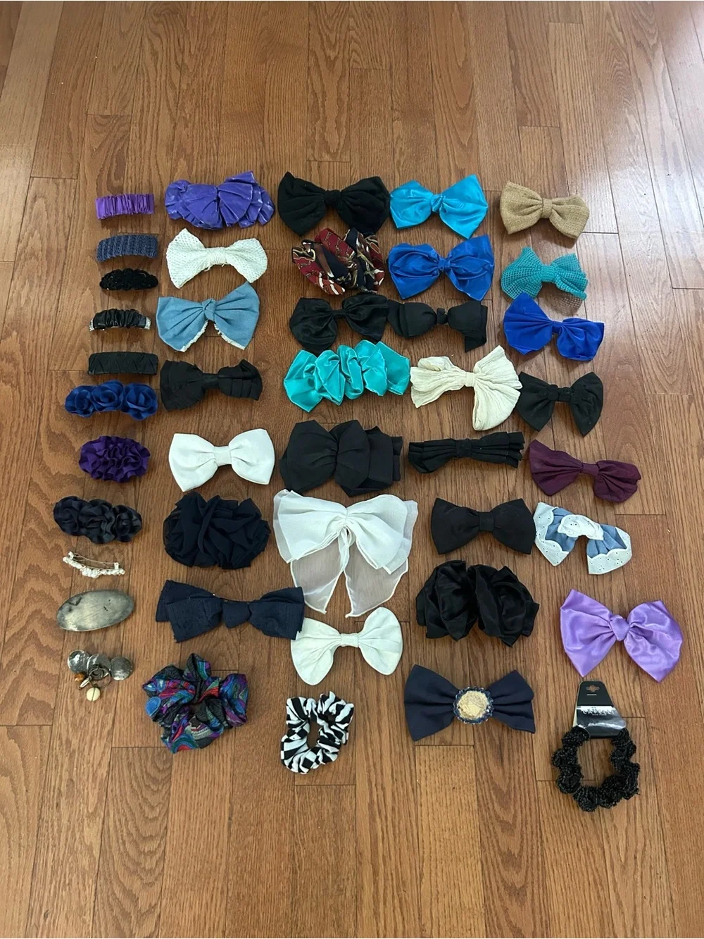 VTG 80s 90s Hair Bows Barrettes Scrunchies Lot of 43 Items Multicolor Textures